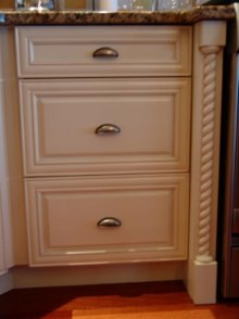 Decorative trims, crown moulding, and interior renovations by Quality Cabinets - Parksville - Qualicum - Project-13
